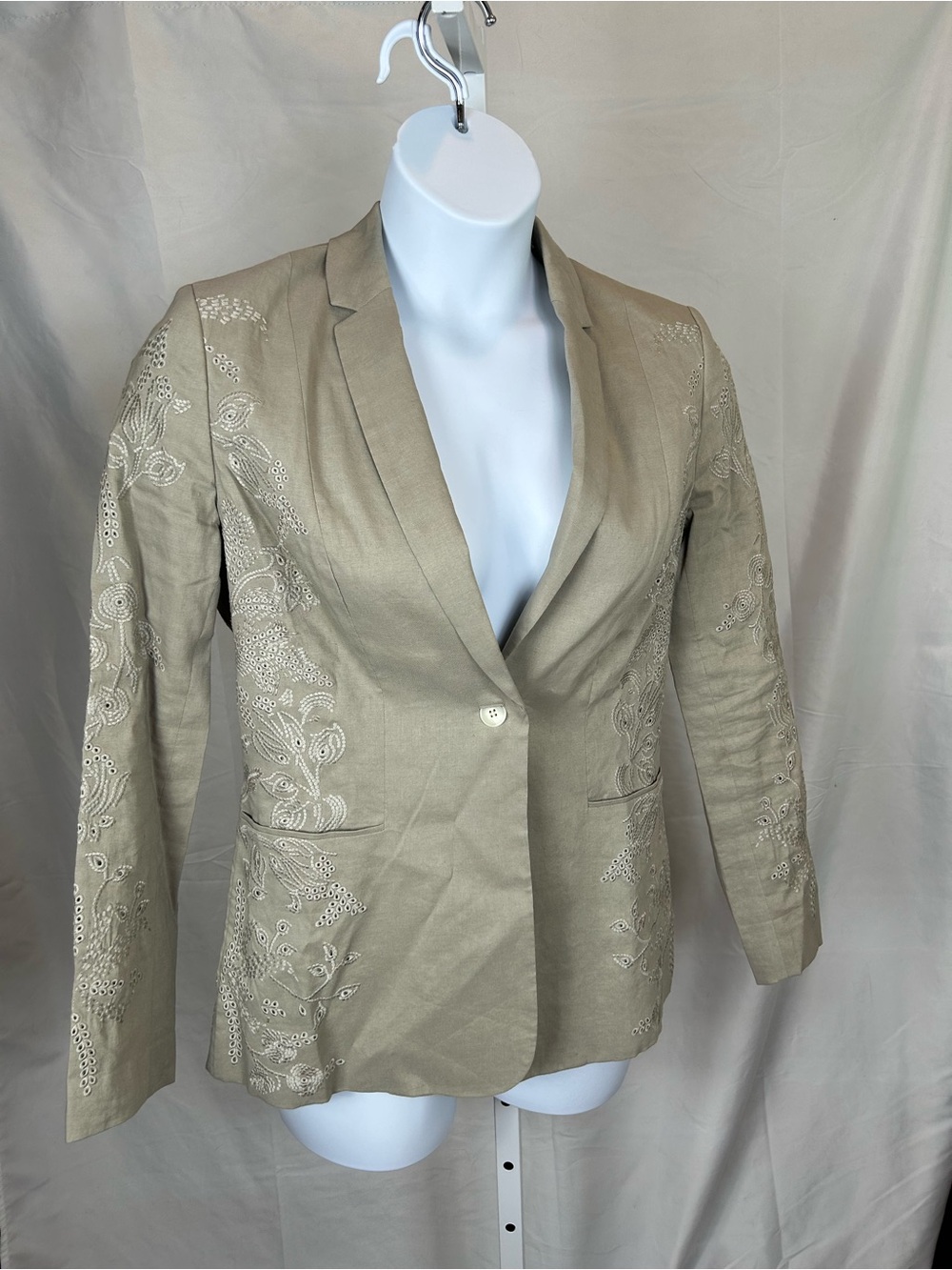 Elie Tahari Sand Embroidered Linen-Blend Blazer